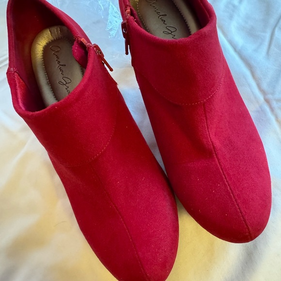 Go big or go home!! But whatever you do, do it in a red pair of shoes!👠 - Picture 3 of 5